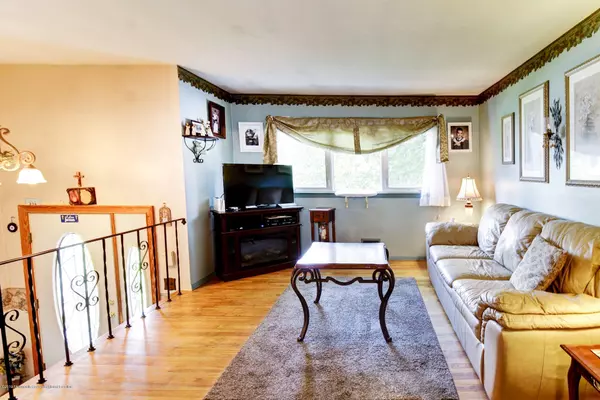 Hazlet, NJ 07730,4 Creek Road