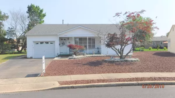 13 Hampshire Court, Toms River, NJ 08757