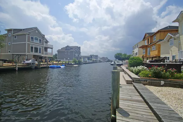 Mantoloking, NJ 08738,332 N Bay Drive