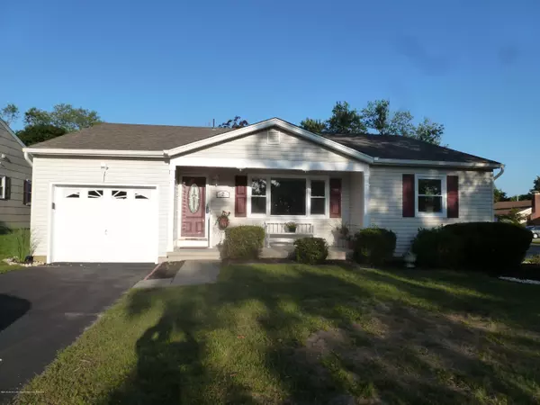 2 Salisbury Court, Toms River, NJ 08757