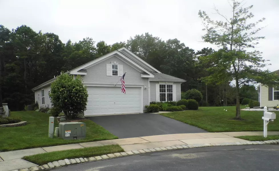 9 Clear Lake Court, Barnegat, NJ 08005