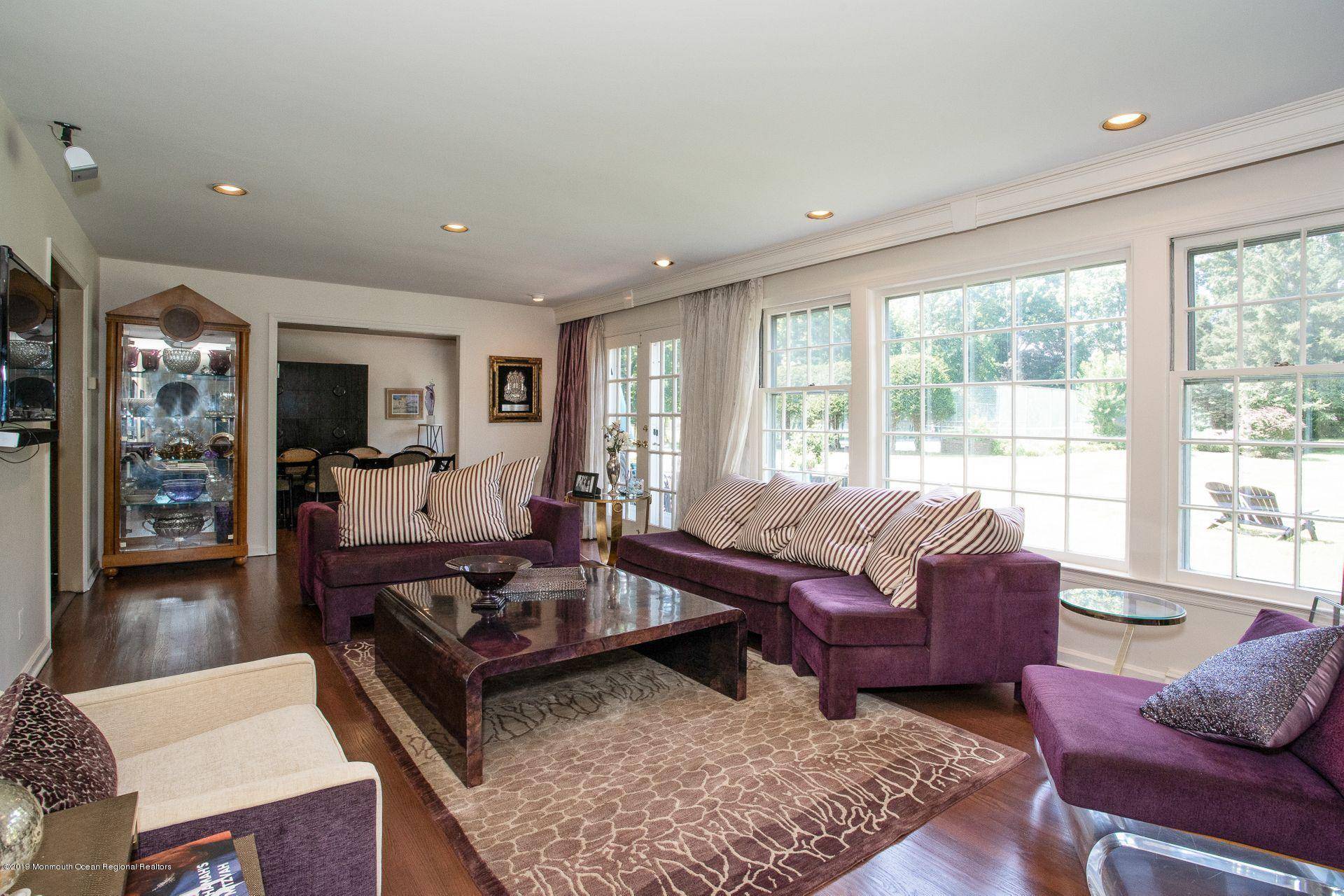 Oakhurst, NJ 07755,209 Maplewood Avenue