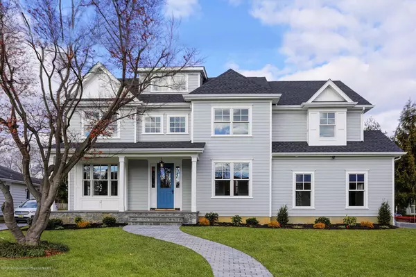 Rumson, NJ 07760,13 Holly Street