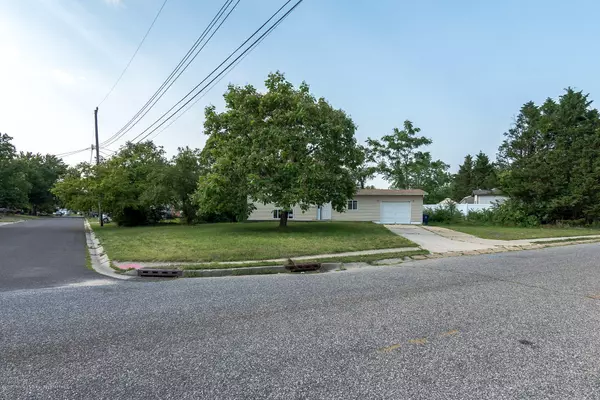 34 Cornell Road, Toms River, NJ 08757