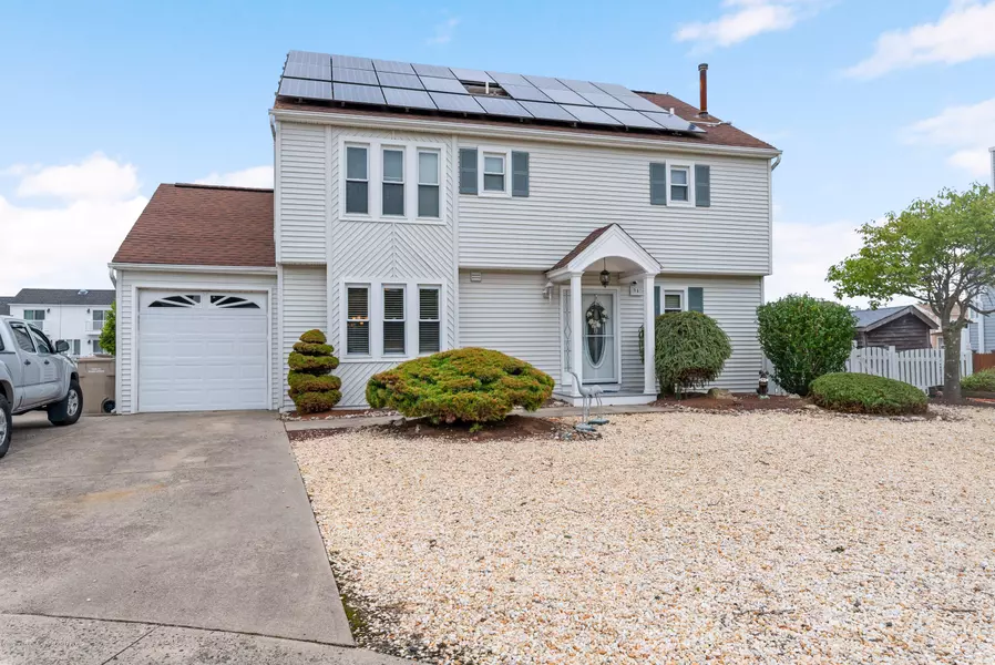 94 Wind Jammer Court, Bayville, NJ 08721