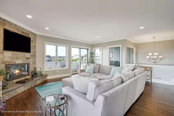 Sea Bright, NJ 07760,1566 Ocean Avenue #28