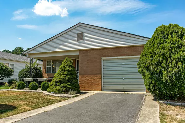 Toms River, NJ 08757,93 Selkirk Avenue