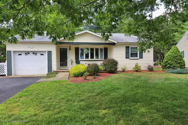 47 Dreyfus Court, Toms River, NJ 08757