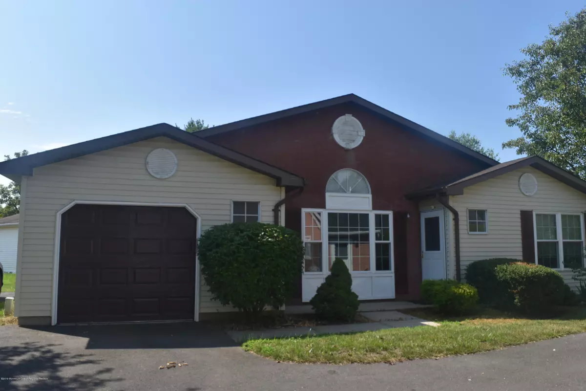 Freehold, NJ 07728,15 Carnaby Close #1000