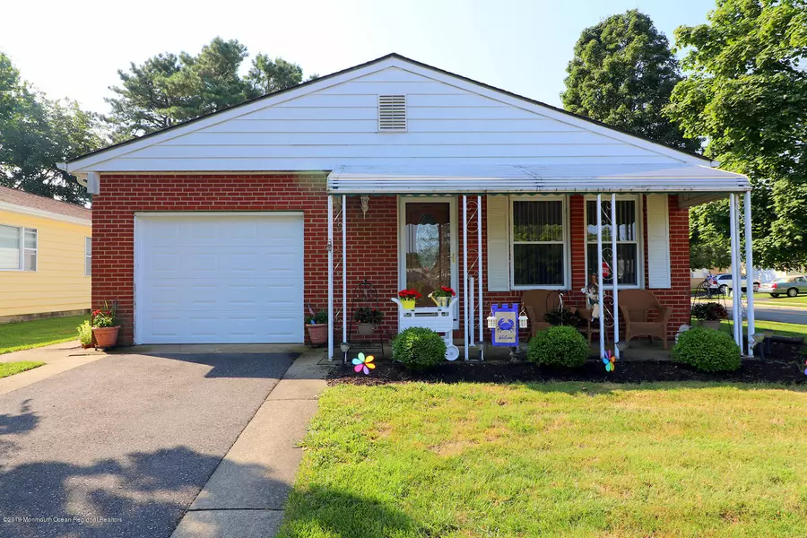 1 Las Croabas Lane, Toms River, NJ 08757