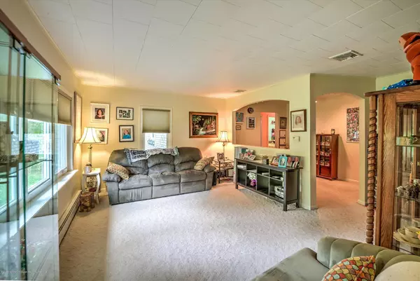 Manalapan, NJ 07726,213 Pease Road