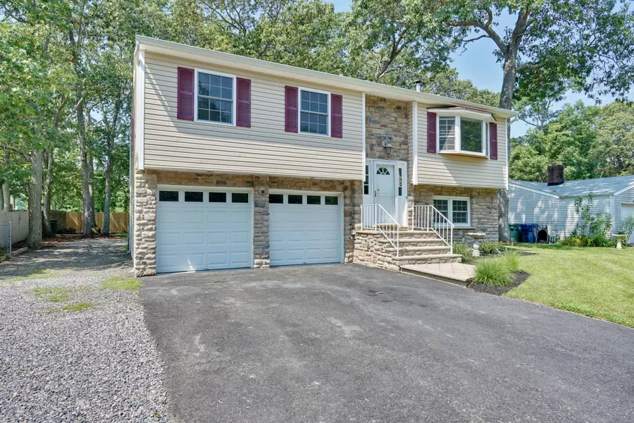 11 Oakleaf Drive, Little Egg Harbor, NJ 08087
