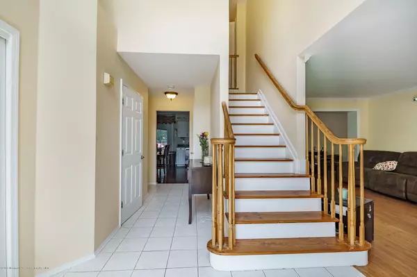 Howell, NJ 07731,3 Sun Hollow Road