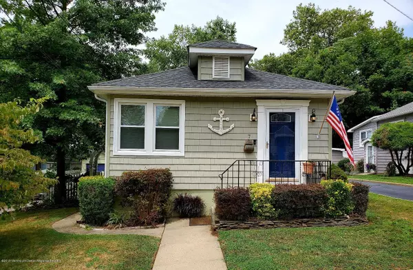 7 Navesink Avenue, Atlantic Highlands, NJ 07716