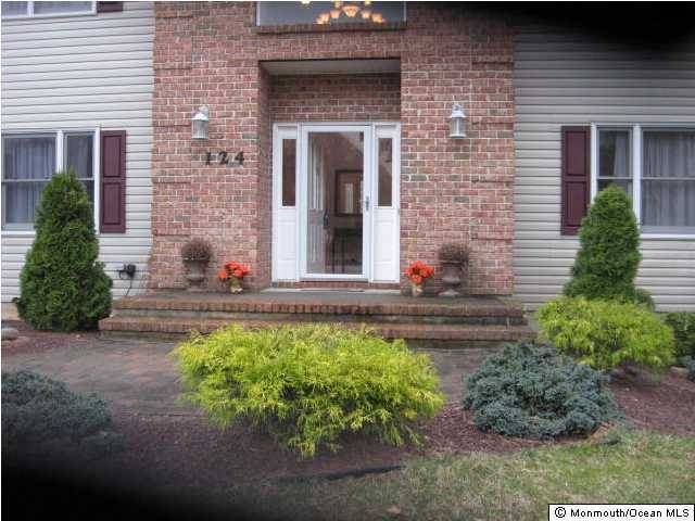 Freehold, NJ 07728,124 Tree Top Circle