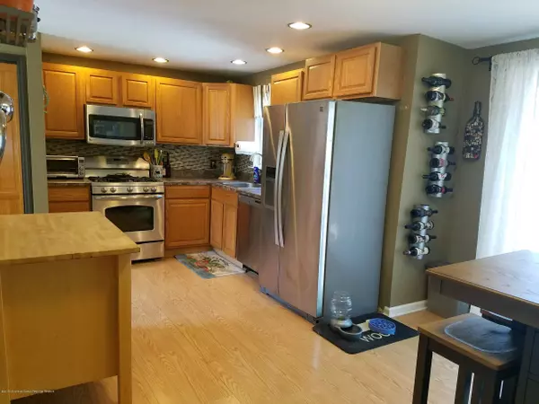North Middletown, NJ 07748,18 Bay Avenue