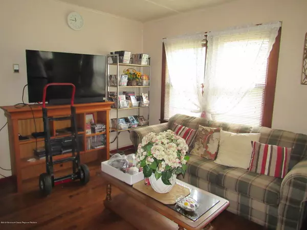 Toms River, NJ 08755,18 Clayton Avenue