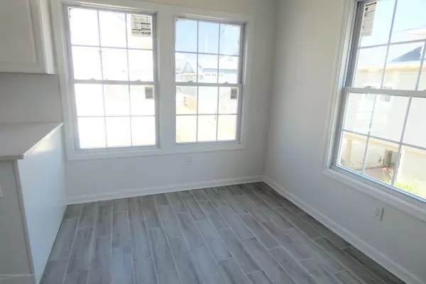 Lavallette, NJ 08735,107 W Kingfisher Way