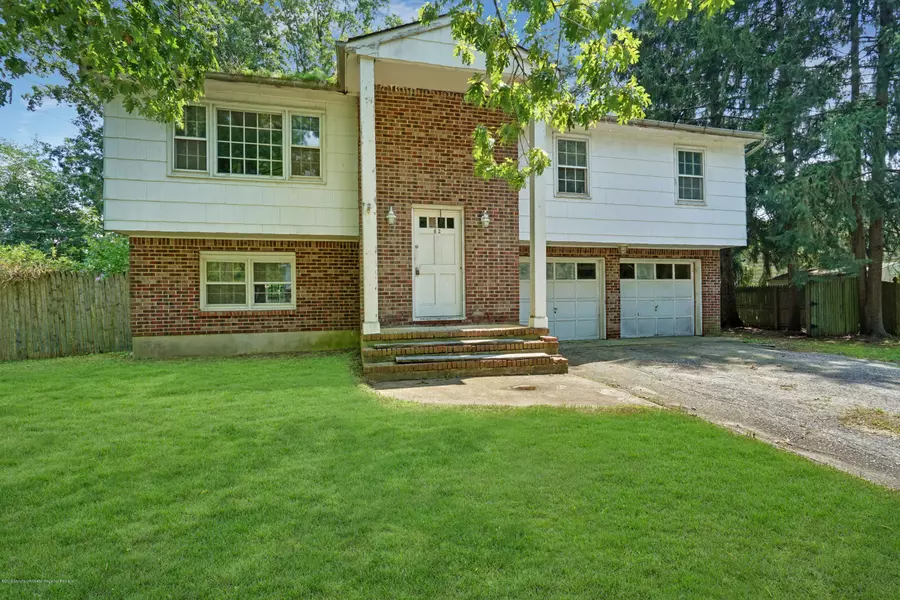 62 Raymond Avenue, Toms River, NJ 08755