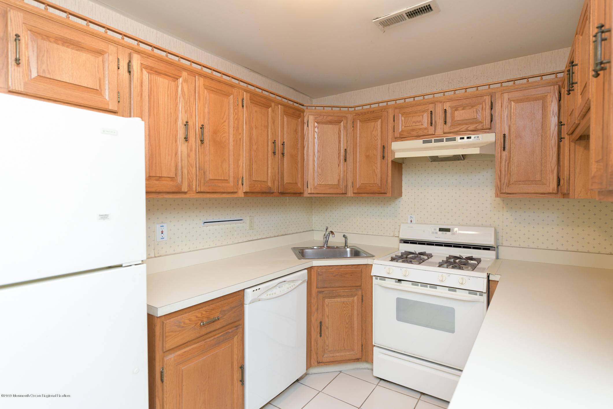 Red Bank, NJ 07701,68 Privet Place