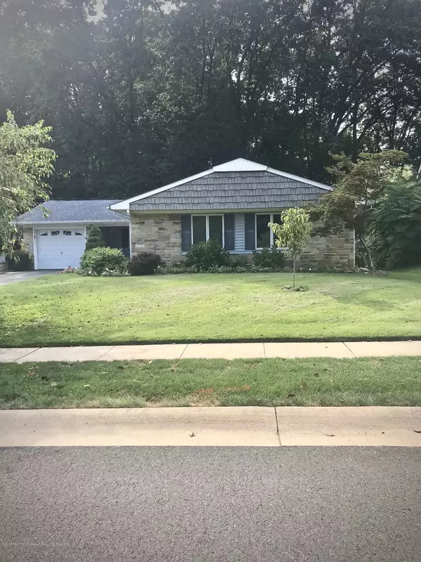 33 Imperia Place, Aberdeen, NJ 07747