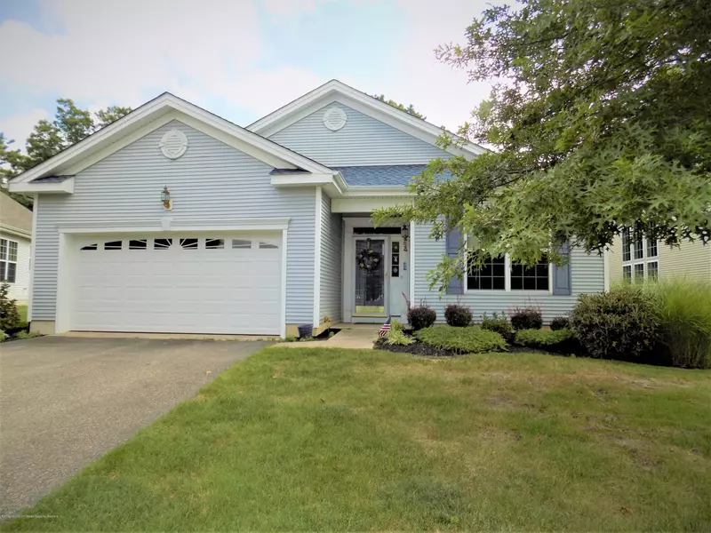 62 Pond View Circle, Barnegat, NJ 08005