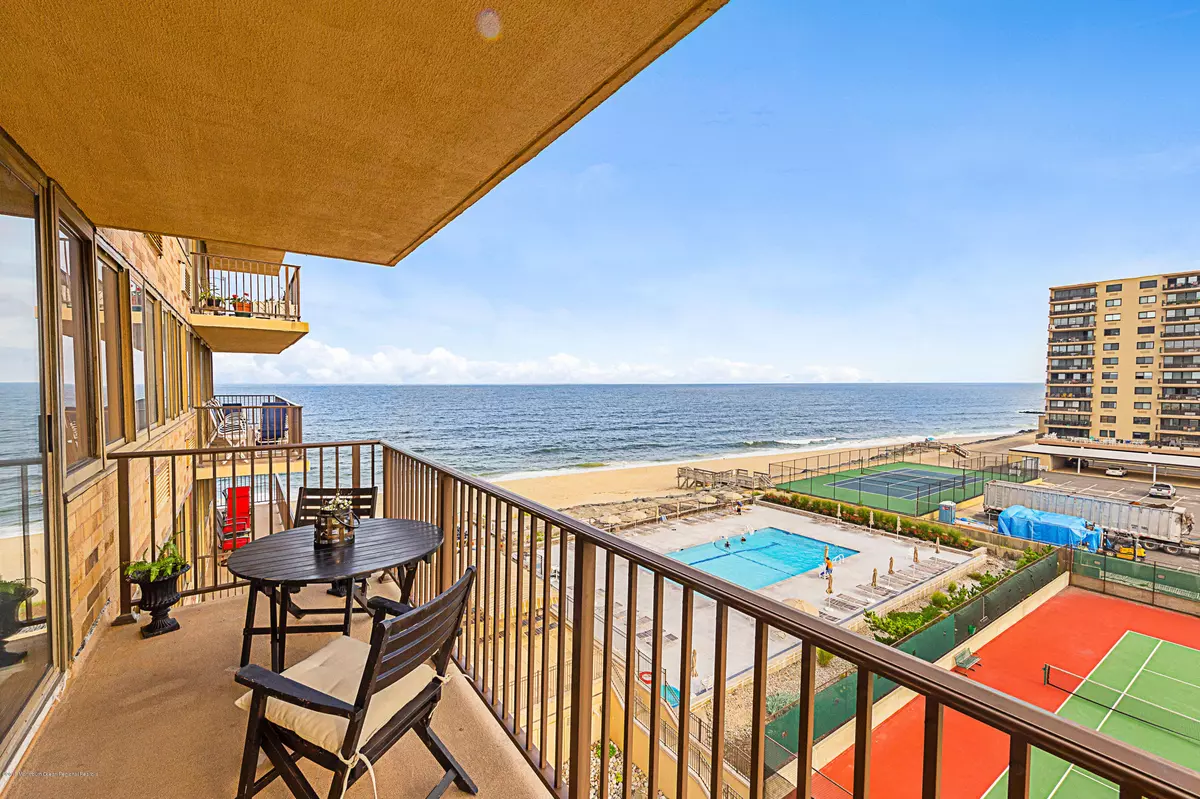 Monmouth Beach, NJ 07750,55 Ocean Avenue #5M