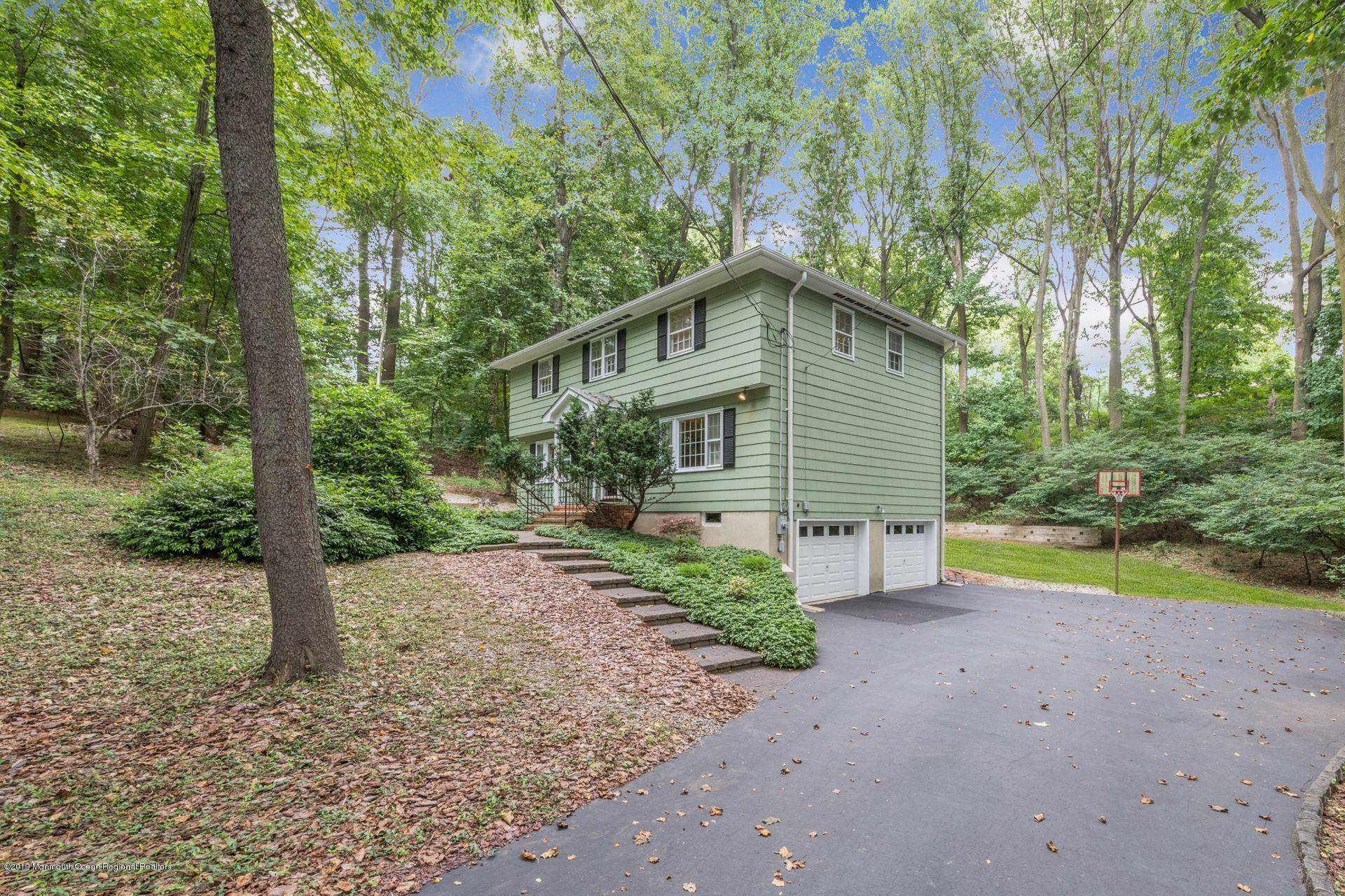 Holmdel, NJ 07733,6 Deer Path