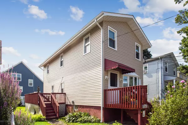 26 Beaconlight Avenue, Keansburg, NJ 07734