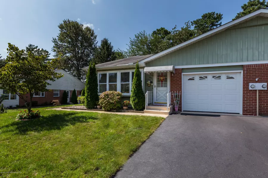 56 Yorktowne Parkway, Manchester, NJ 08759