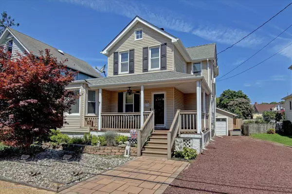 327 Roosevelt Avenue, Oakhurst, NJ 07755