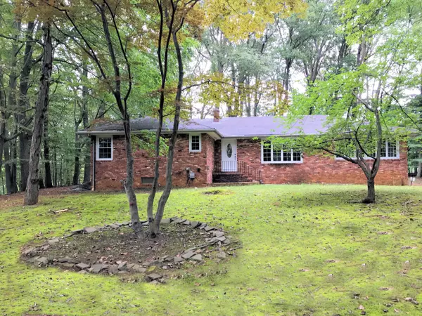 10 E Parkway Place, Holmdel, NJ 07733