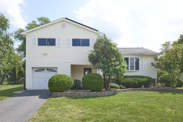 23 Dublin Lane, Hazlet, NJ 07730