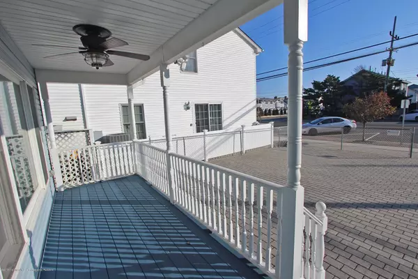 Lavallette, NJ 08735,402 Grand Central Avenue #2