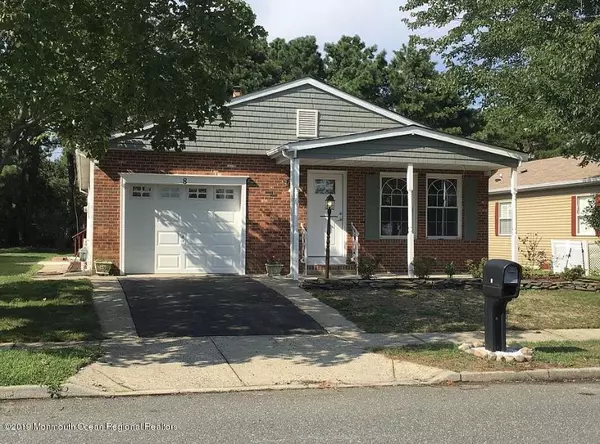 8 Santiago Drive W, Toms River, NJ 08757