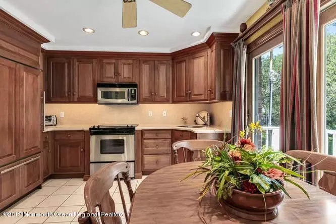 29 King James Lane, Atlantic Highlands, NJ 07716