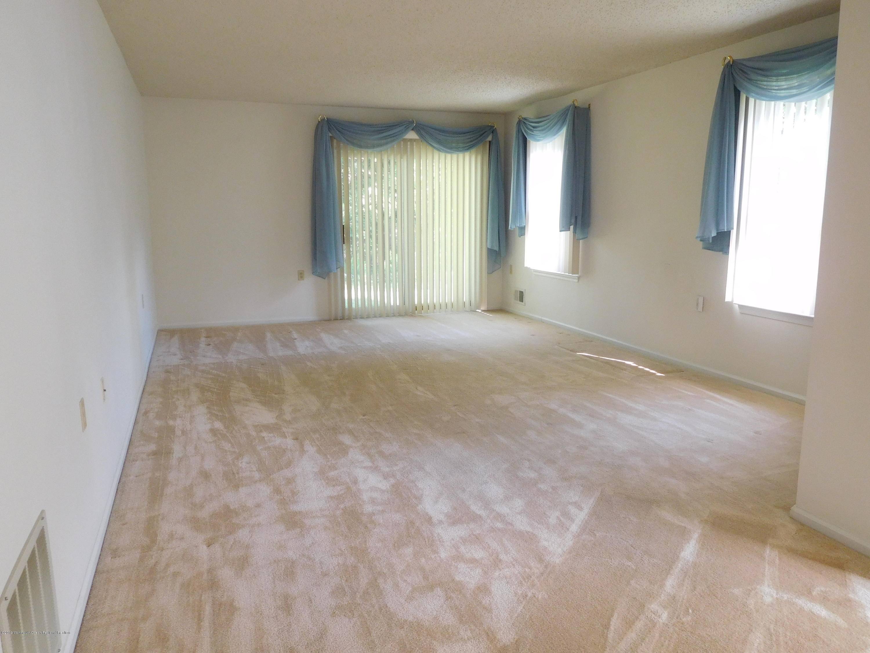 Barnegat, NJ 08005,58 Pine Oak Boulevard