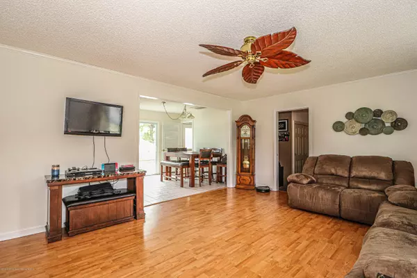 Lanoka Harbor, NJ 08734,615 Pine Street