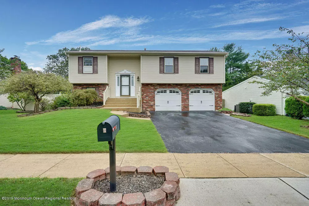 Howell, NJ 07731,3 Cove Court