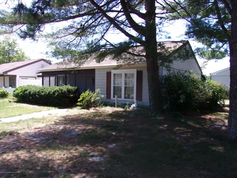 443 Heather Court, Manchester, NJ 08759
