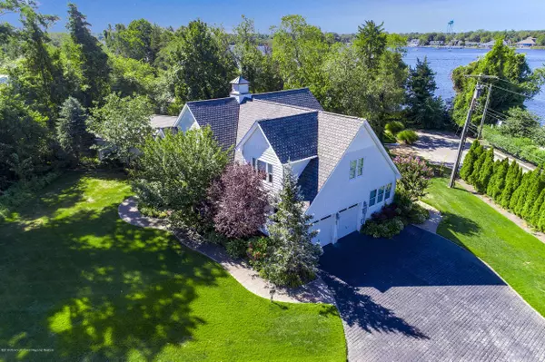 89 Flag Point Road, Toms River, NJ 08753