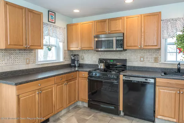 Lakehurst, NJ 08733,309 Manapaqua Avenue