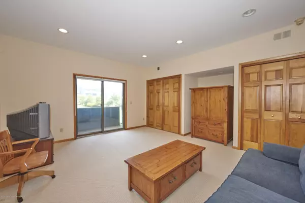 Sea Bright, NJ 07760,1566 Ocean Avenue #24