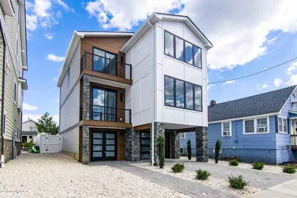 Manasquan, NJ 08736,122 2nd Avenue