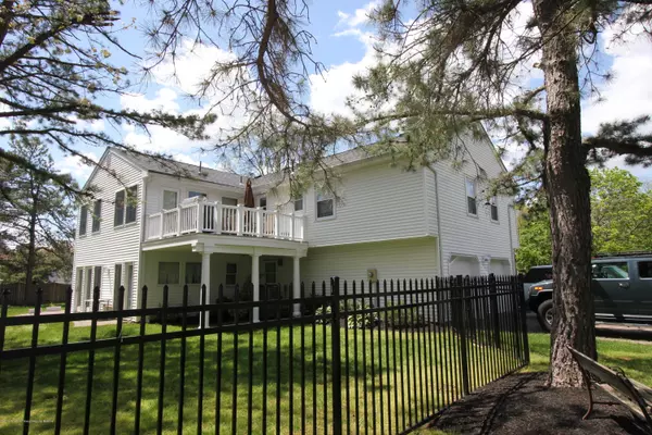 Eatontown, NJ 07724,54 Mindy Lane