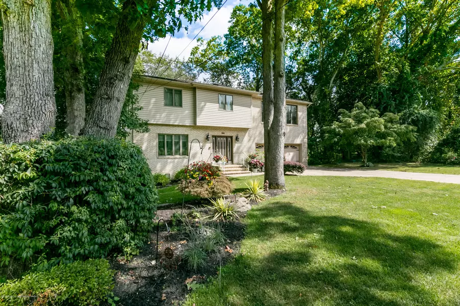 12 S Lakeview Drive, Jackson, NJ 08527