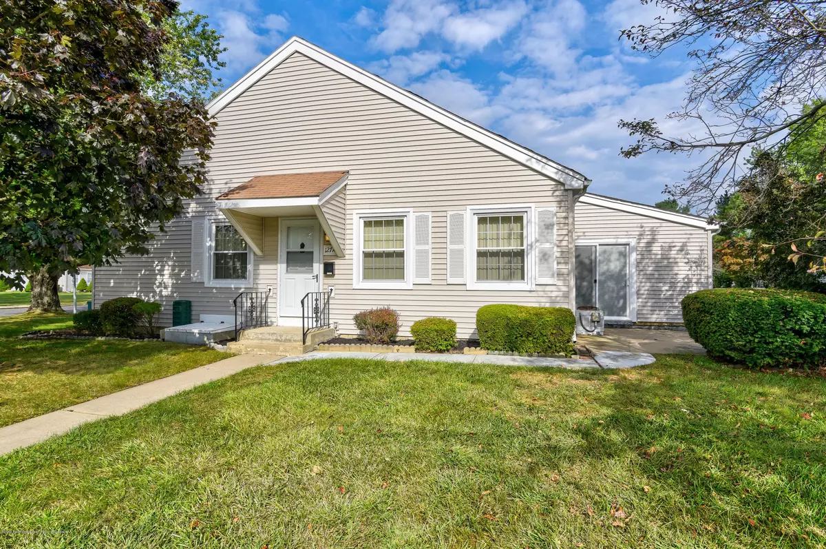 Howell, NJ 07728,127 Korn Market #1000