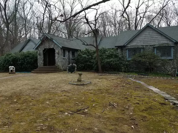 45 Oak Street, Lincroft, NJ 07738