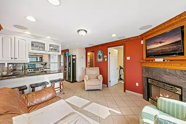 Ship Bottom, NJ 08008,129 E 7th Street #3