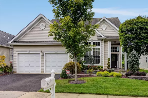 5 Whirlaway Road, Manalapan, NJ 07726